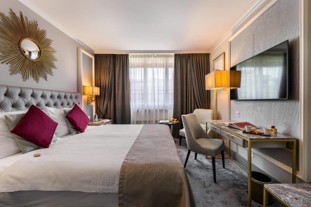 هتل رویال منوتل